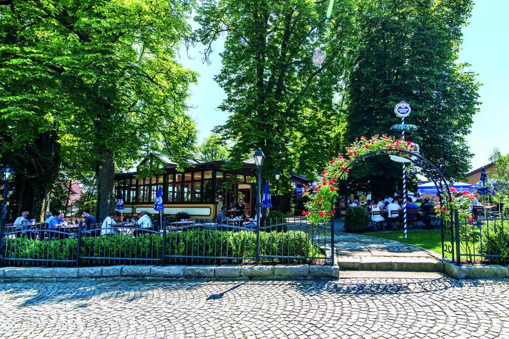 Hotel & Restaurant Waldschloss パッサウ エクステリア 写真
