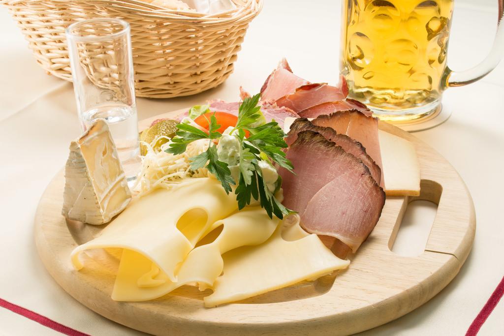 Hotel & Restaurant Waldschloss パッサウ エクステリア 写真