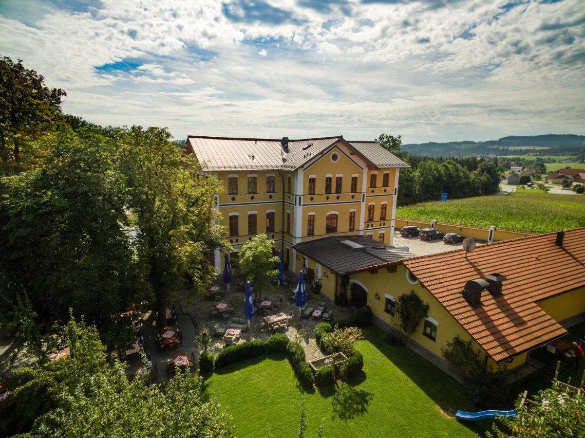Hotel & Restaurant Waldschloss パッサウ エクステリア 写真