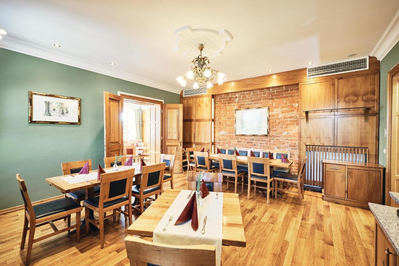 Hotel & Restaurant Waldschloss パッサウ エクステリア 写真