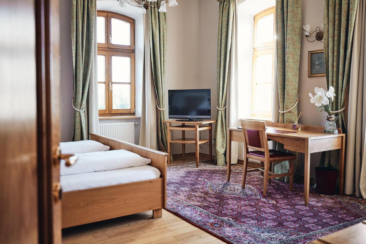 Hotel & Restaurant Waldschloss パッサウ エクステリア 写真